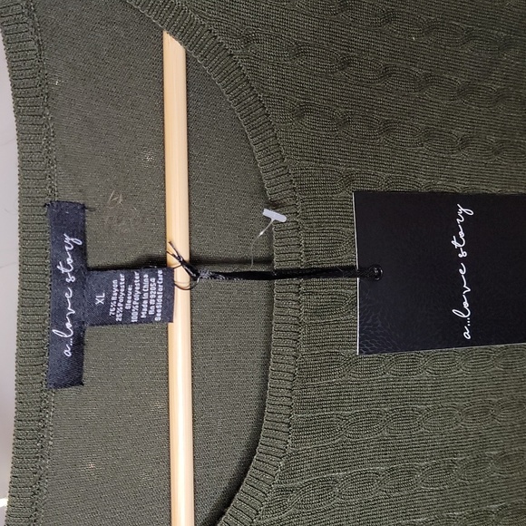 Cable Knit Sweater with Sheer Sleeve - Picture 3 of 6